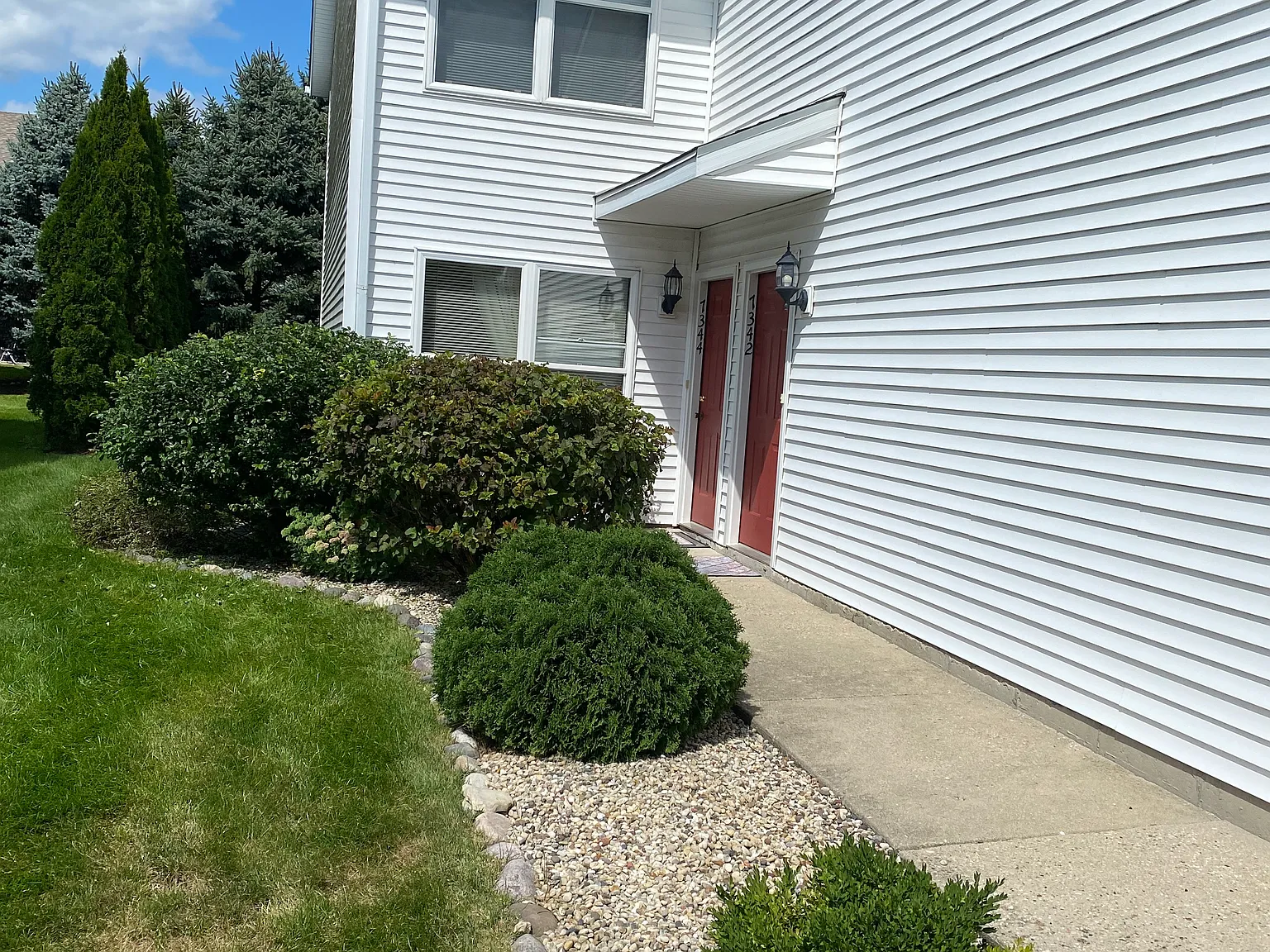 2 bed, 1300 sqft, $1,500 — Photo 2