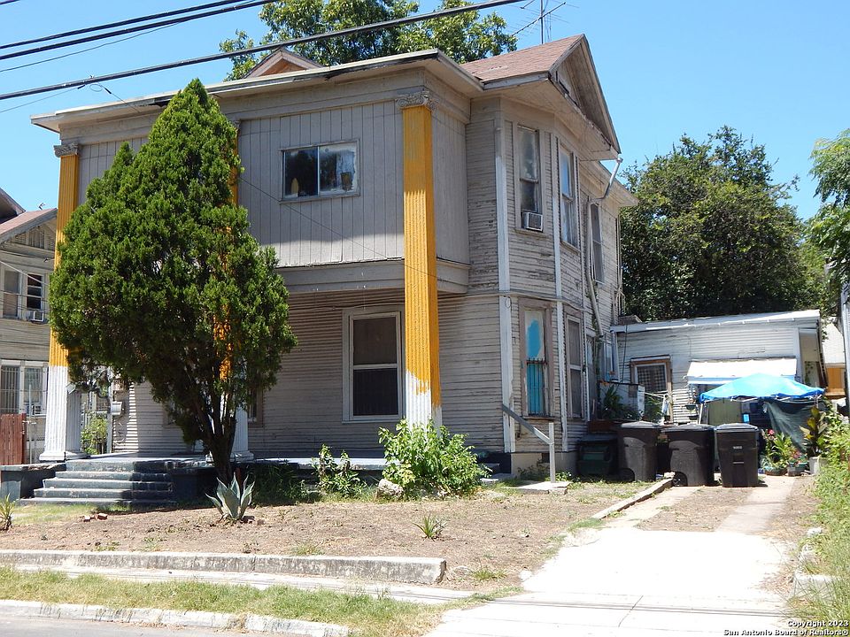 1st image of 623 W Elmira St