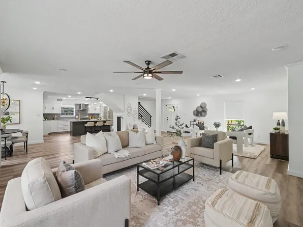 2807 Durban Dr, Houston, TX 77043