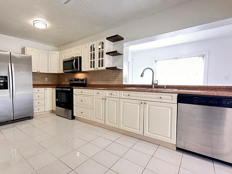 12695 SW 144th Ter — Photo 12