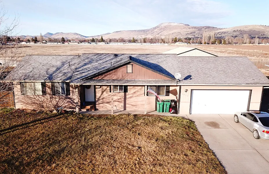 5673 American Ave photo 1