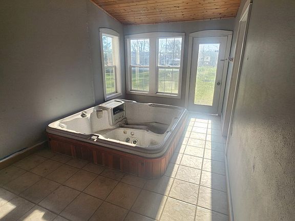 2nd image of 207 2nd St