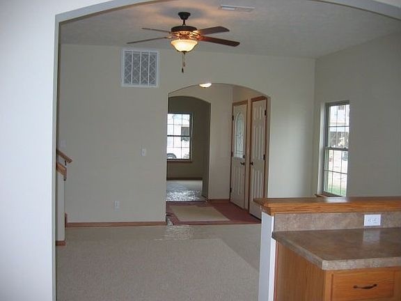 3rd image of 316 Lakewick Ln