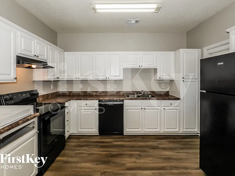 2411 Brianna Dr — Photo 8