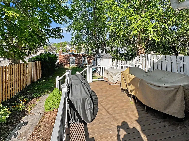 1039 Rees Ave — Photo 39