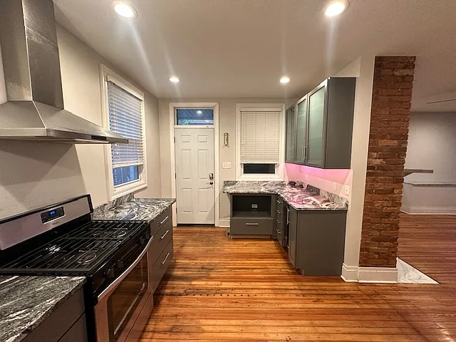 3 bed, 2.5 bath, 3000 sqft, $2,500 — Photo 3