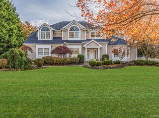 16 Ashley Loop, Northport, NY