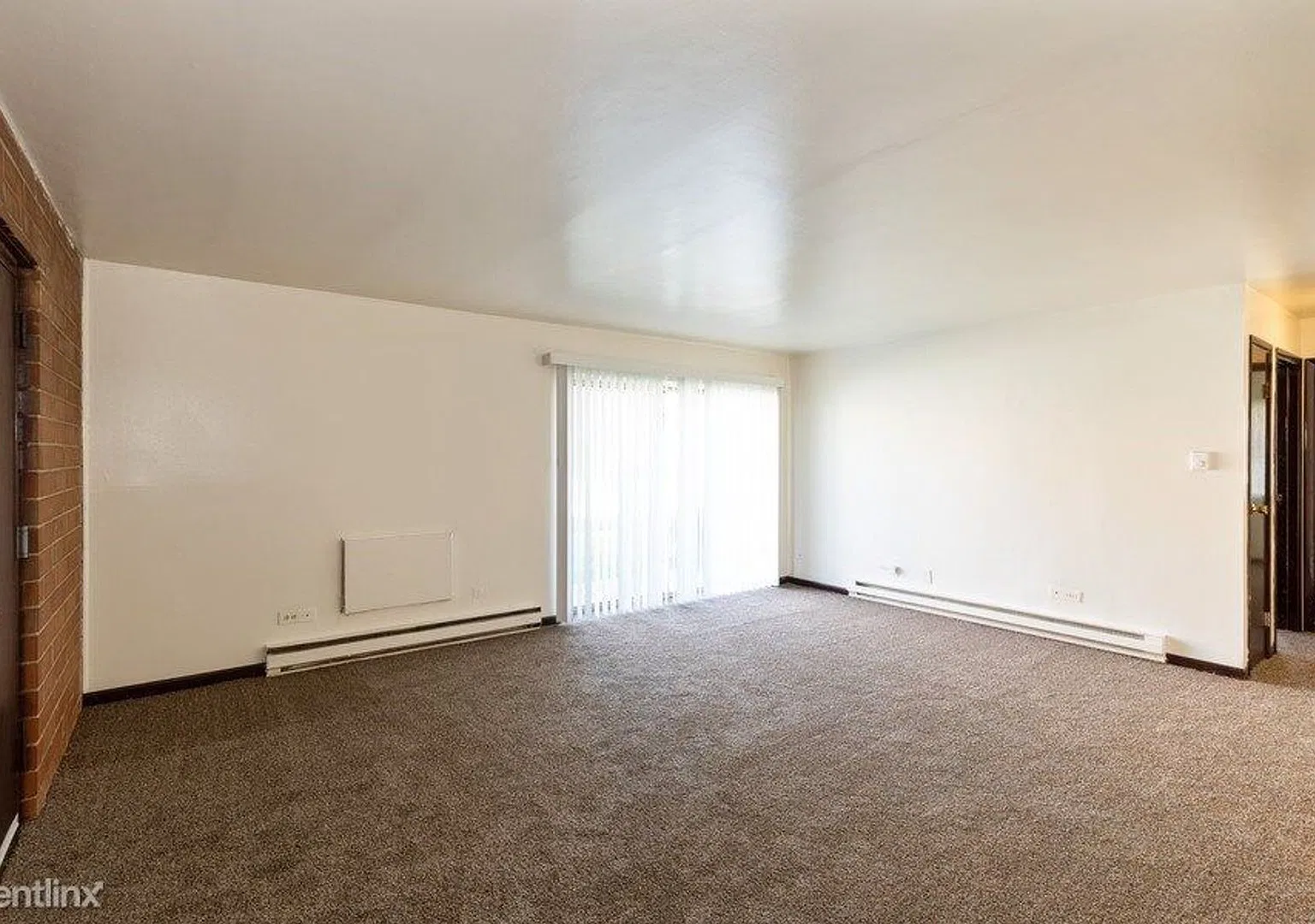 Blue Island Apartments — Photo 2