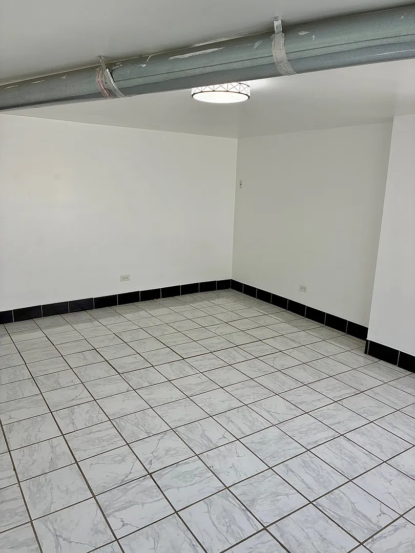 2 bed, 500 sqft, $1,200 — Photo 2