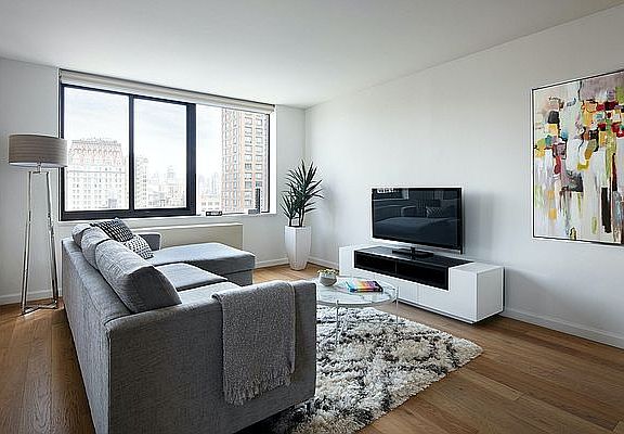 3rd image of 1 Union Sq S APT 17J