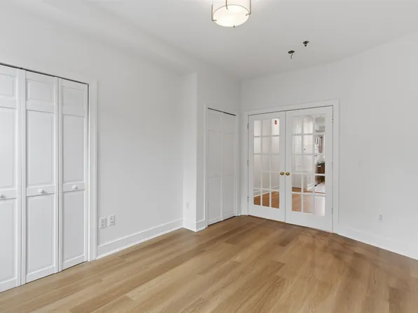 60 Madison Street image 11 of 14