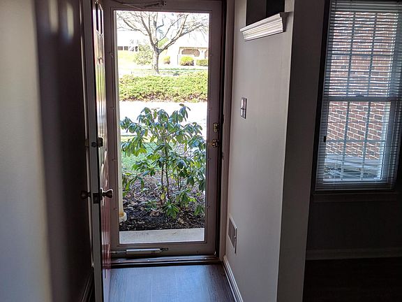 3rd image of 405 Westridge Dr