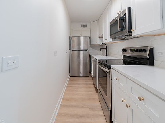 4th image of 2007 N Sedgwick St APT 304