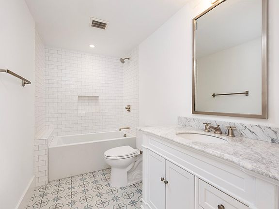 3rd image of 1704 Bath St #B