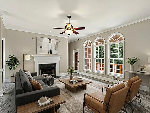 3rd image of 25 Inverleigh Row