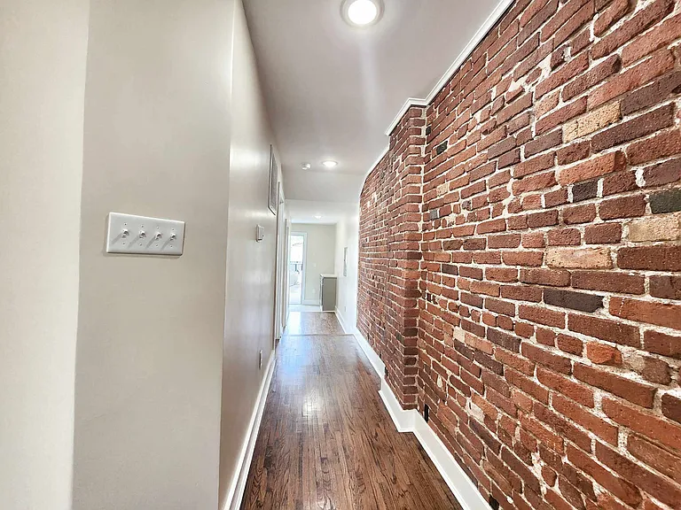 2529 E Admiral Pl #A — Photo 11