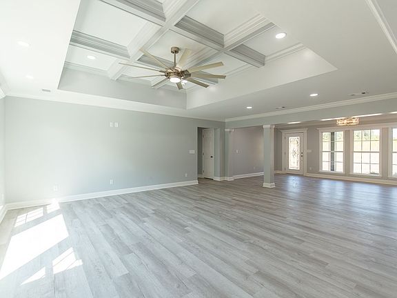 4th image of 323 Logan Dr