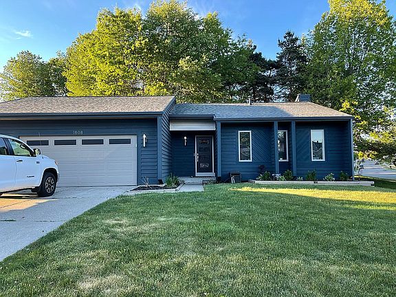 3rd image of 1808 Tahoe Pine Dr SW