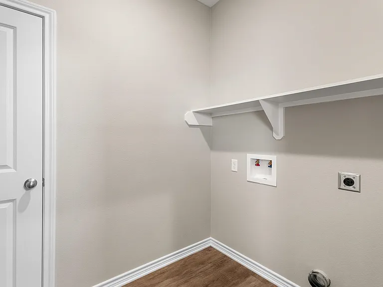 311 Maplewood Cir — Photo 17