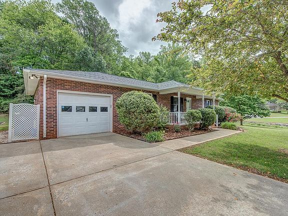3rd image of 104 N College Manor Dr
