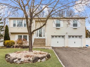 13 Rutgers Dr, Tinton Falls, NJ 07724