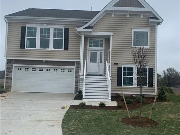 132 Corcoran Ln, Suffolk, VA 23434