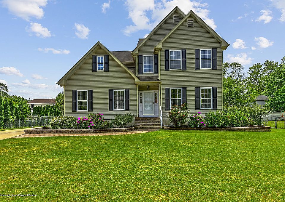 2nd image of 11 Hoffner Ct