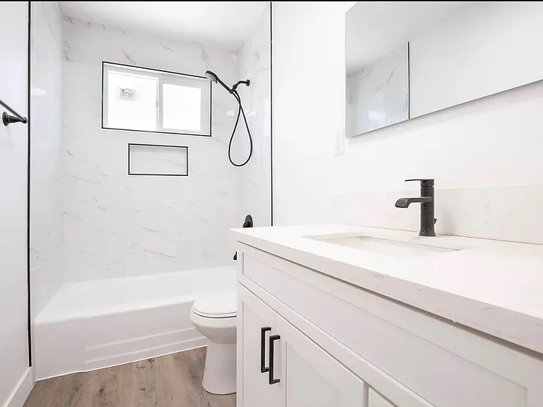 1042 N Orange Grove Ave — Photo 11