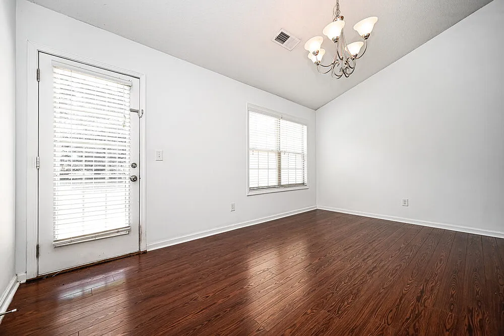 3 bed, 2.0 bath, 1823 sqft, $2,920 — Photo 4