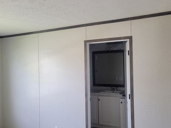 5th image of 228 Golfview Ct #86