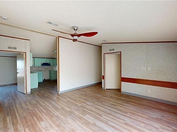 4th image of 613 E Loop 19th St