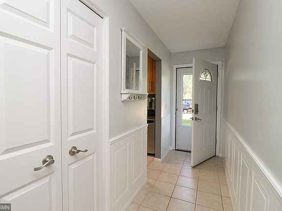 5th image of 2626 Chertsey Dr