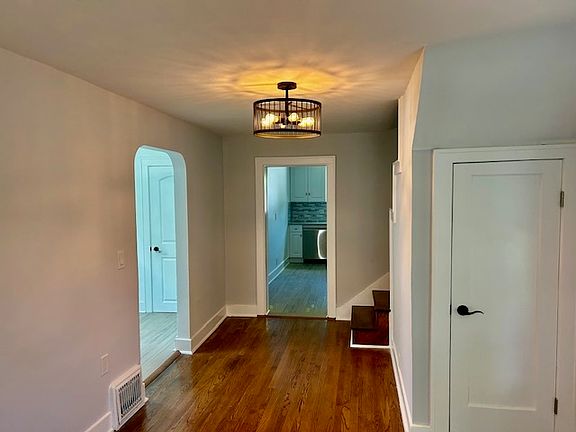 3rd image of 121 N Hickory St