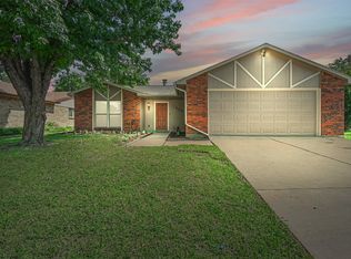 1908 Rutherford Ln, Arlington, TX 76014