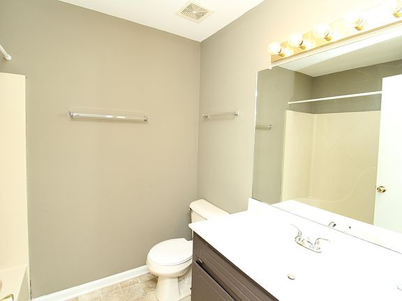 5th image of 2450 Caroline Dr APT G