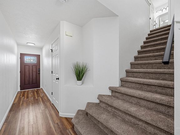 2nd image of 5 S Sugar Loop Ln