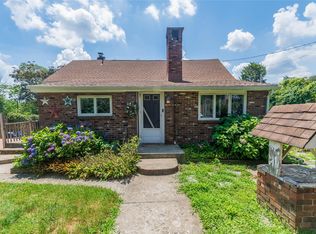 15 Perry Pl, Lake Peekskill, NY 10537