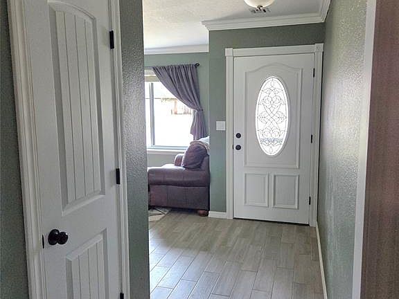 3rd image of 605 Hayes St