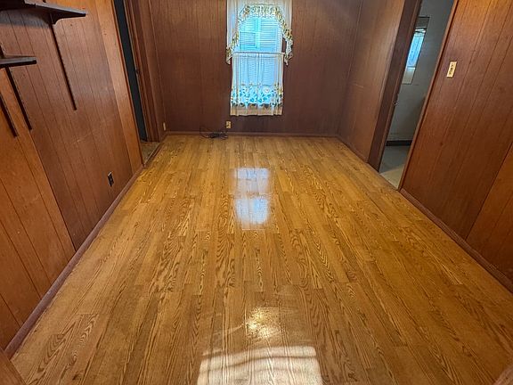 5th image of 303 W Main St