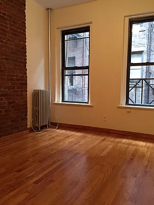 Rented by Warren T Real Estate Corp. | media 36