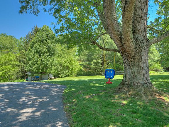 3rd image of 335 Rolling Hills Dr
