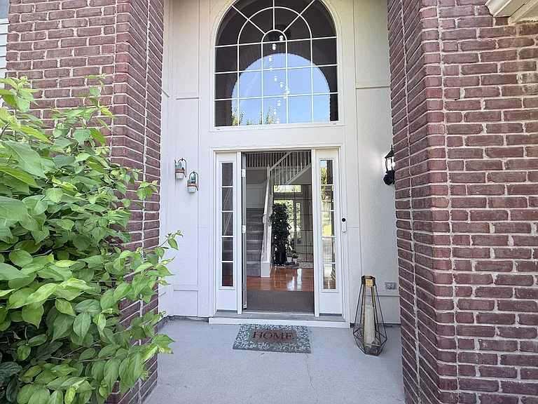 14010 Avalon East Dr — Photo 2