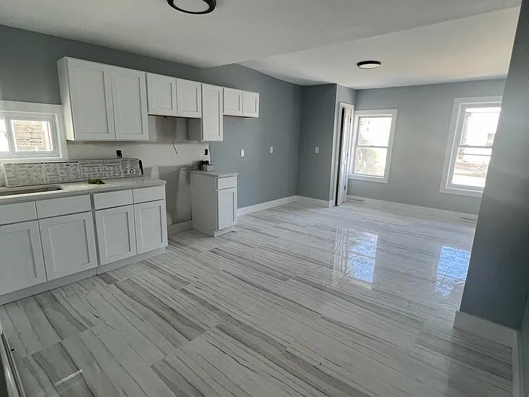 75 W 19th St #2 — Photo 3