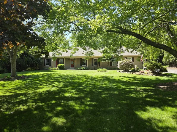 44W043 Fox Wilds Dr, St Charles, IL 60175