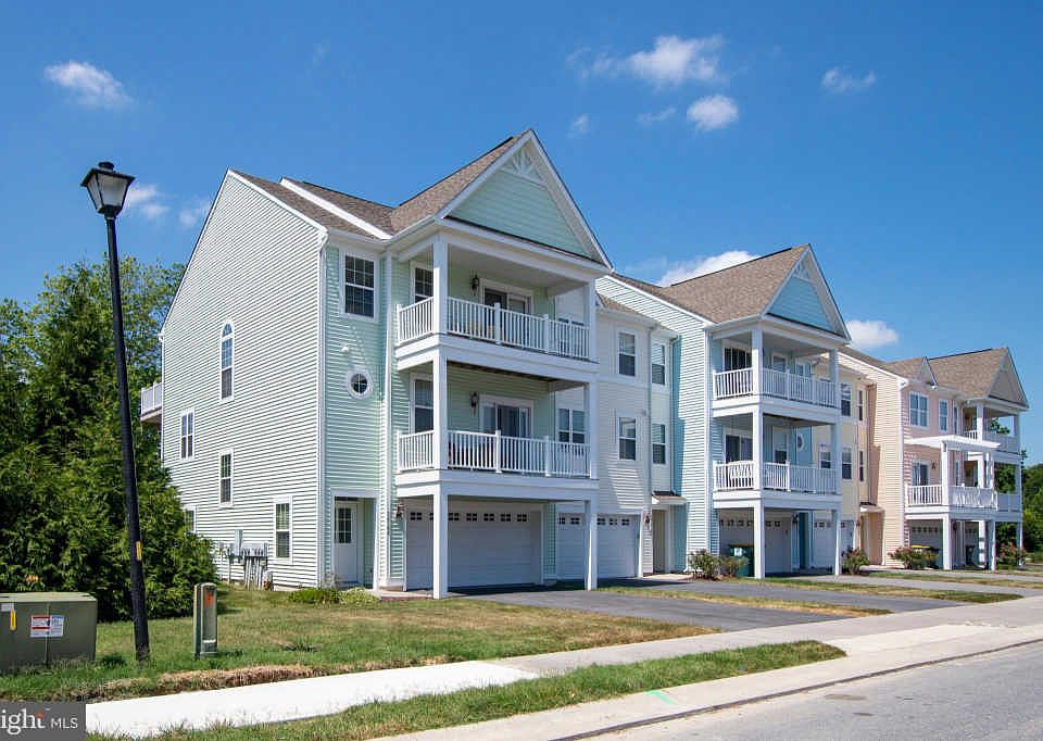 1st image of 34164 Sanderling Dr #106