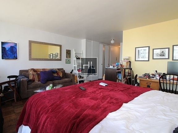 4th image of 330 E 33rd St APT 16E
