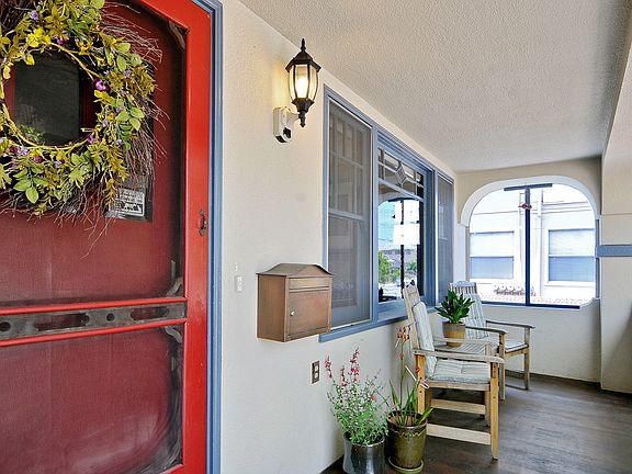 4th image of 521 Juana Ave