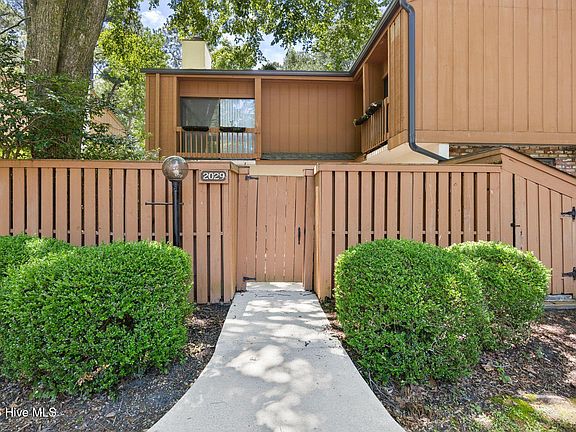 2nd image of 2029 Albert Circle