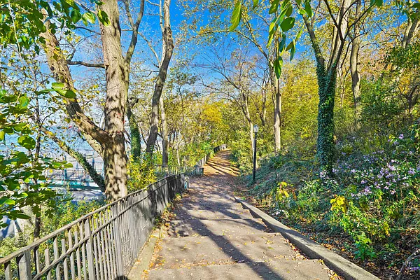 Sold by Daniel Gale Sotheby's International Realty | media 39