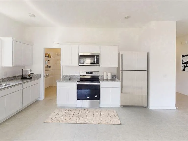 474 Hennepin Loop — Photo 2